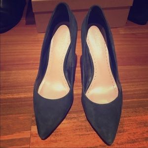 Charles David light navy blue suede pumps